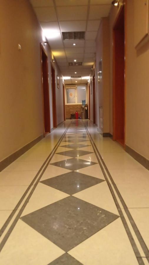 Car Royal Apartments And Rooms Novi Sad Exterior photo