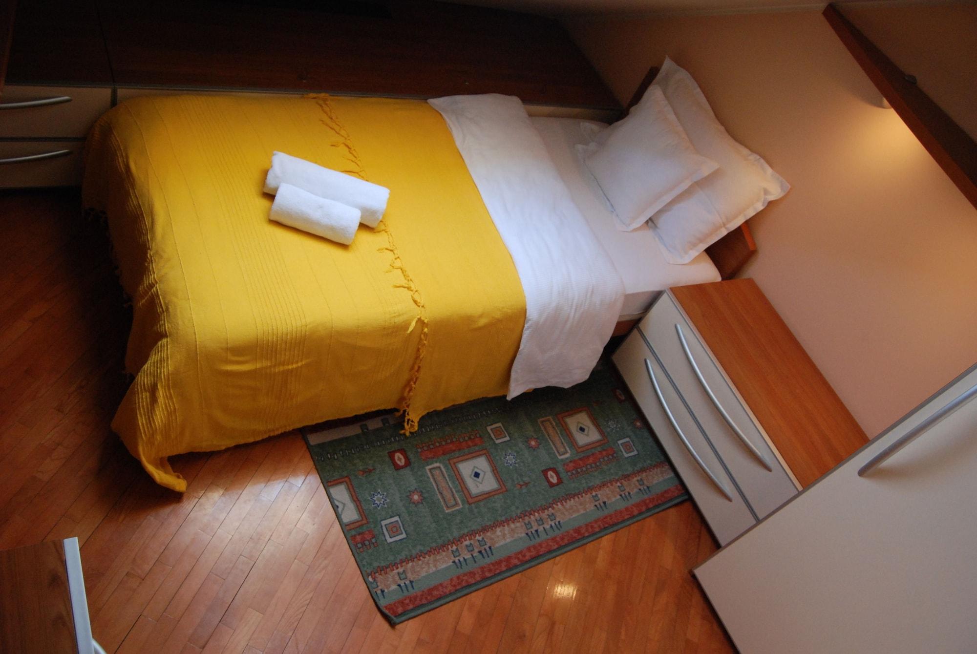 Car Royal Apartments And Rooms Novi Sad Exterior photo
