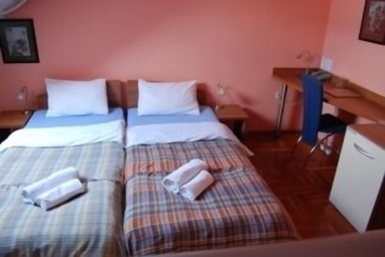 Car Royal Apartments And Rooms Novi Sad Exterior photo